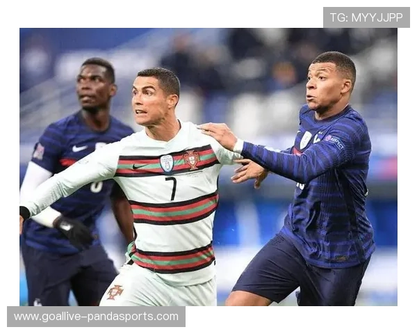 足球传奇的最后一舞：球星退役背后的情感旋律与荣耀岁月